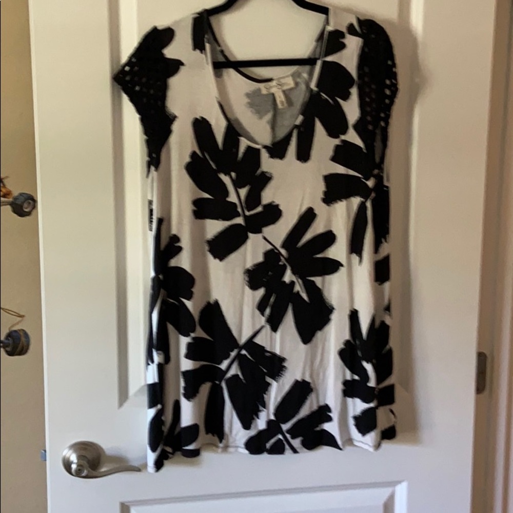 Jessica Simpson maternity top